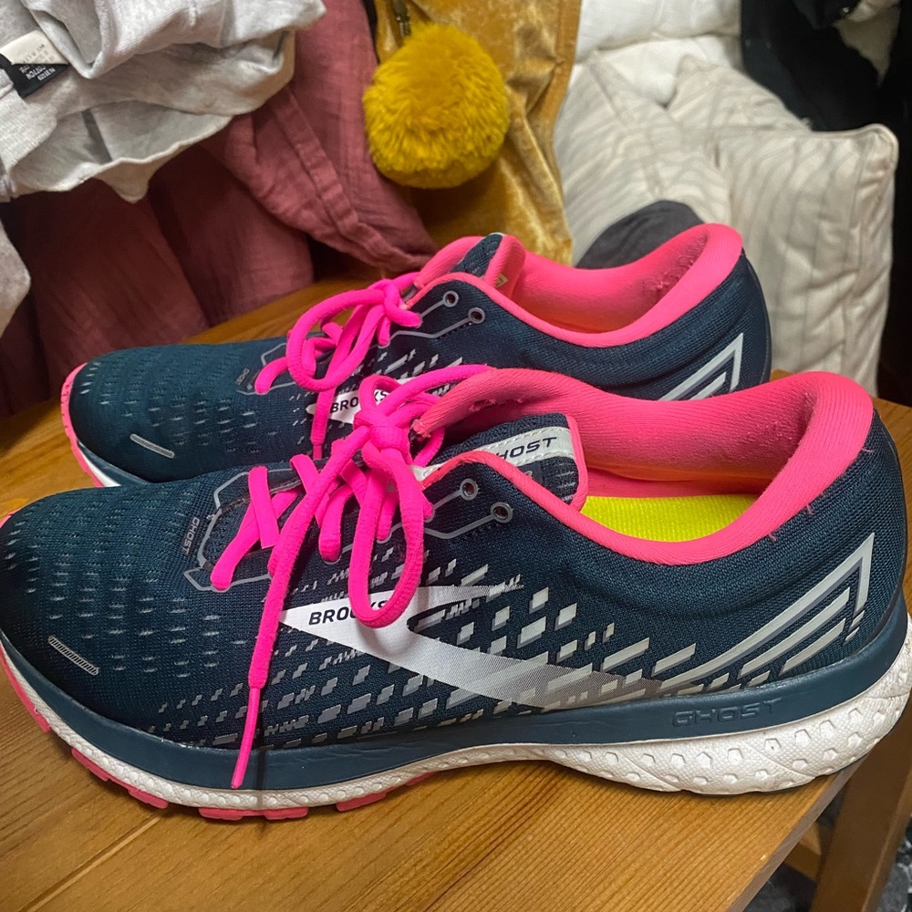 brooks running shoes